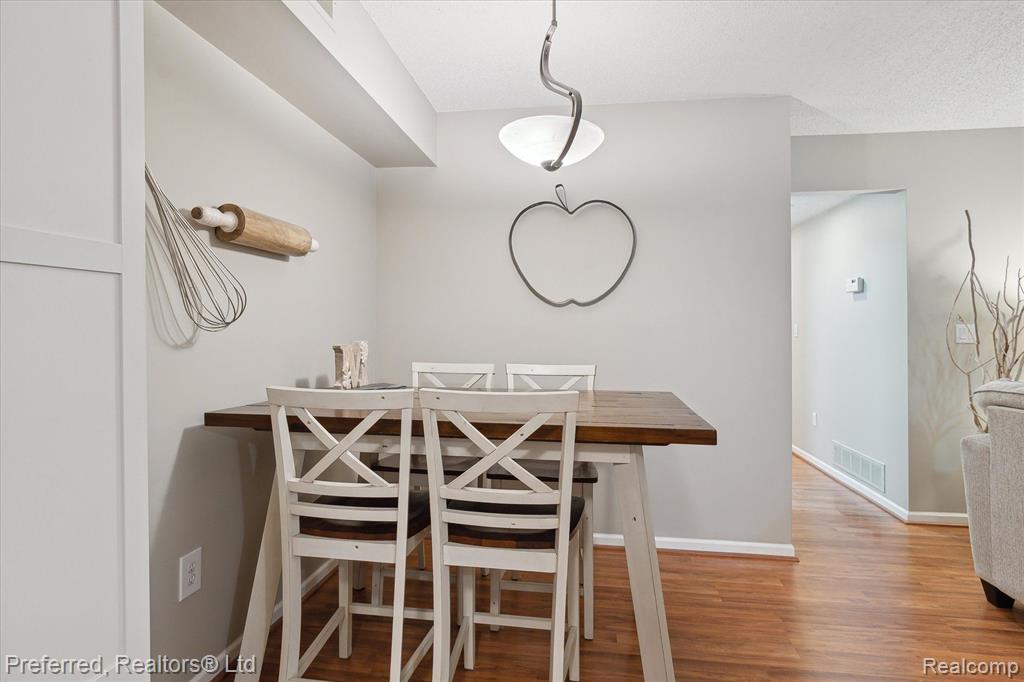 262 PINEWOOD Drive, Plymouth, MI 48170 — Photo 14