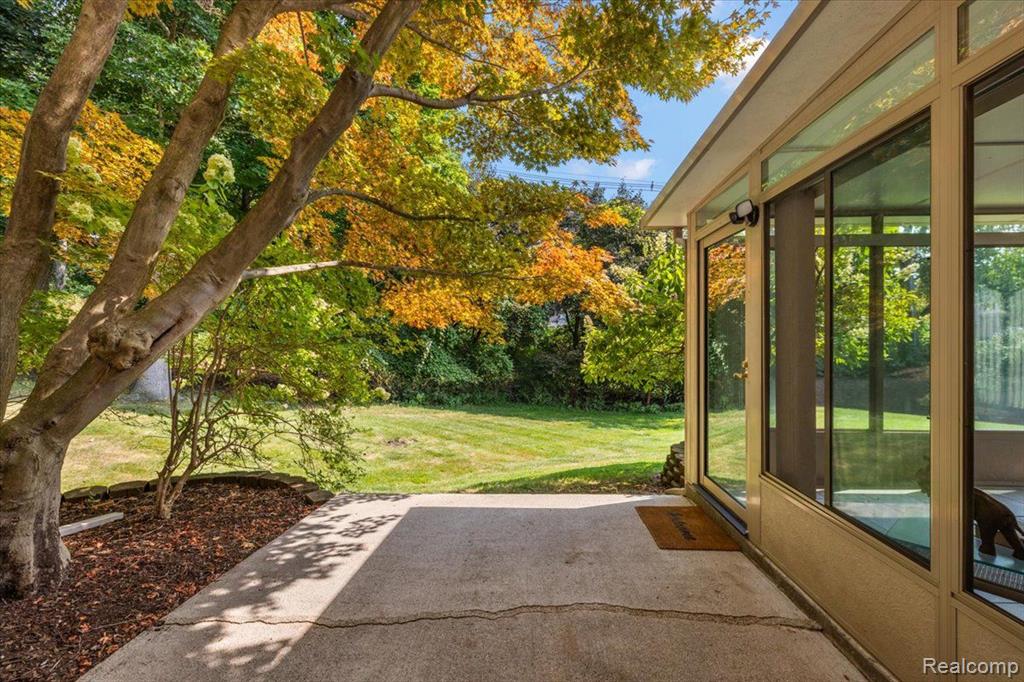 4363 SUNNINGDALE Drive, Bloomfield Hills, MI 48302 — Photo 12