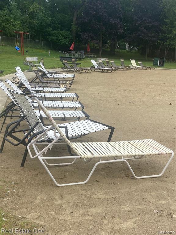 0000 Blue Jay Way, West Bloomfield, MI, 00000