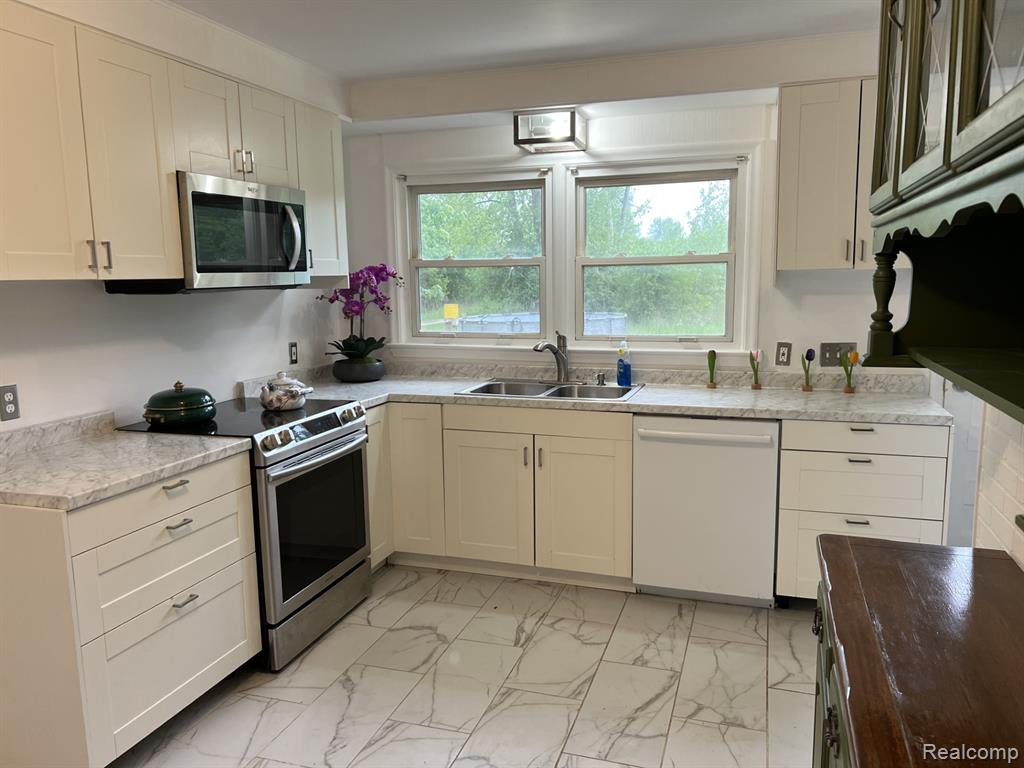 51815 8 Mile Road, Salem, MI 48167 — Photo 13