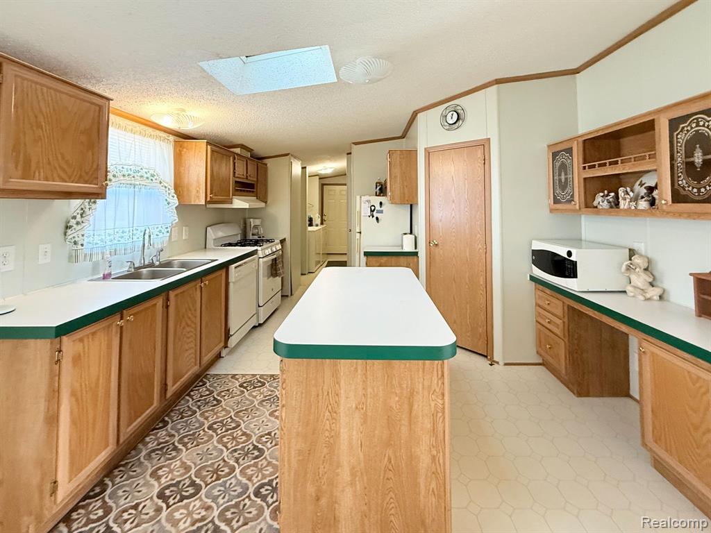 8737 Daniel Drive, Newport, MI 48166 — Photo 5