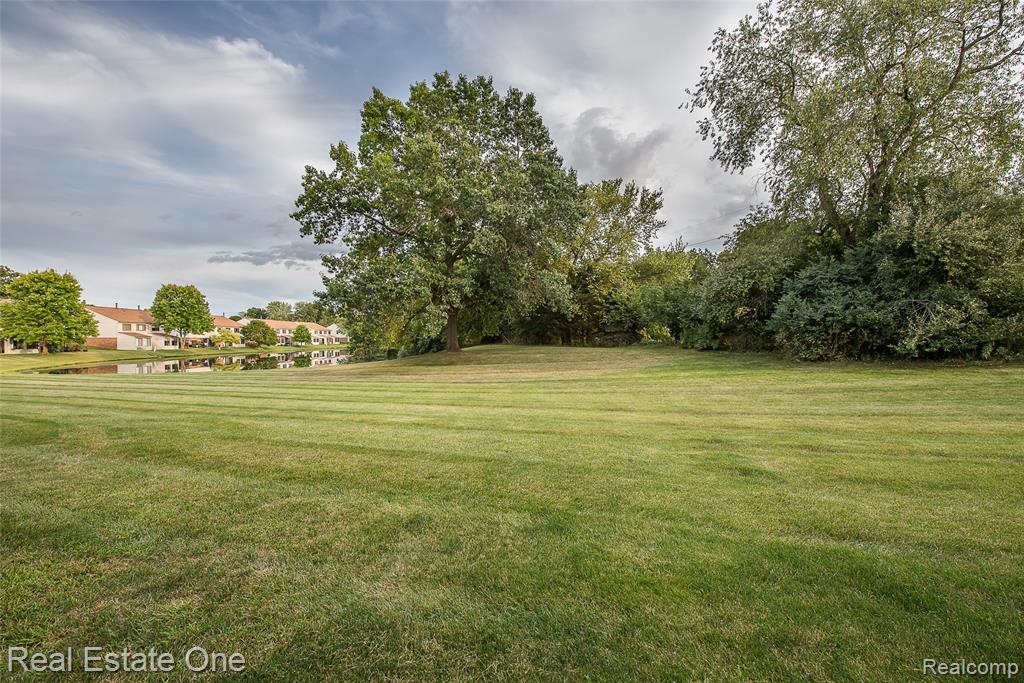 62511 RALEIGH Court, 5, South Lyon, MI 48178 — Photo 34
