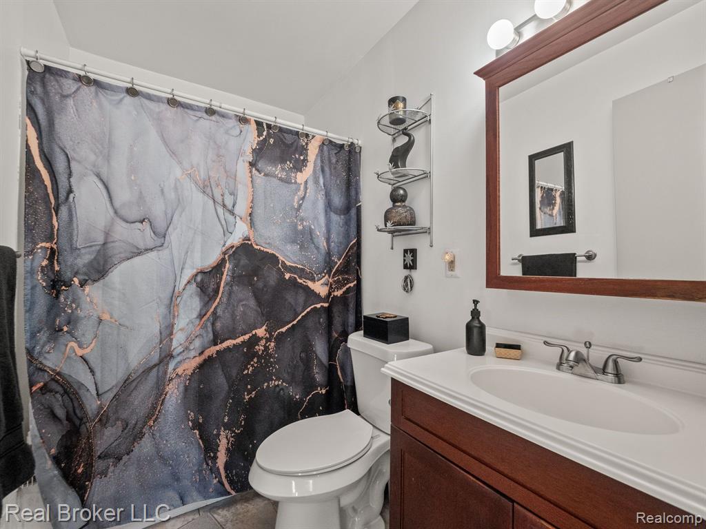 963 E MADGE Avenue, Hazel Park, MI 48030 — Photo 9