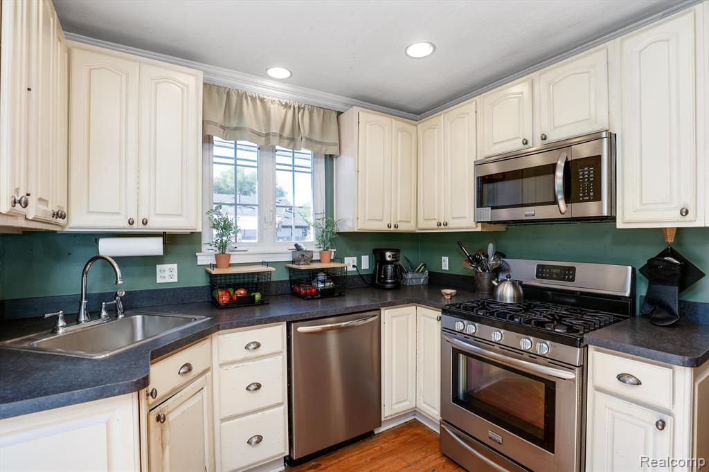479 CLOVERLY Road, Grosse Pointe Farms, MI 48236 — Photo 12