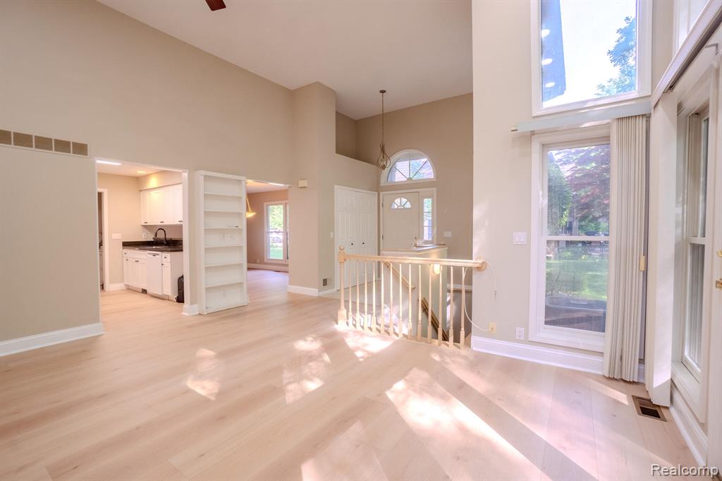 5235 Royal Vale Lane, 70, Dearborn, MI 48126 — Photo 6