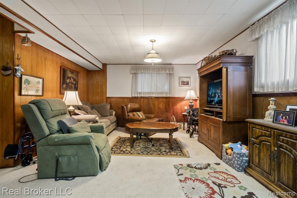 6110 WHITEFIELD Street, Dearborn Heights, MI 48127 — Photo 16