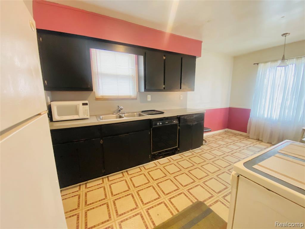 17334 Sprenger Avenue, Eastpointe, MI 48021 — Photo 12