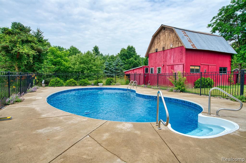 8953 OAK GROVE Road, Howell, MI 48855 — Photo 29