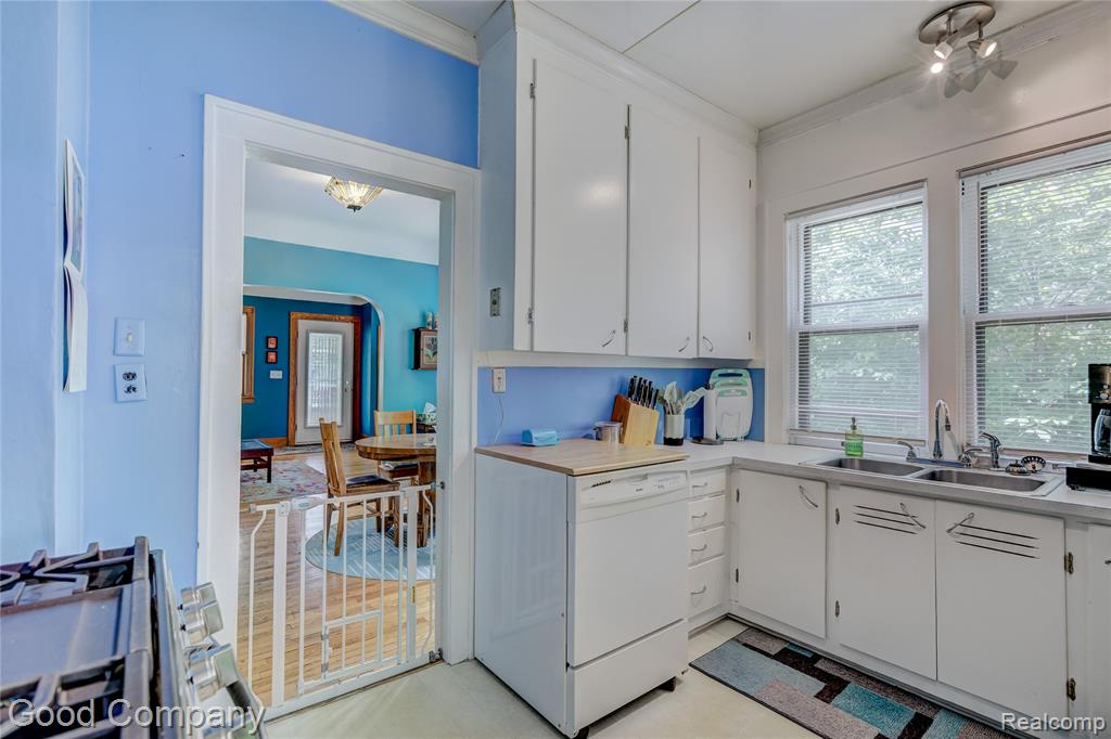 925 W Hazelhurst Street, Ferndale, MI 48220 — Photo 14