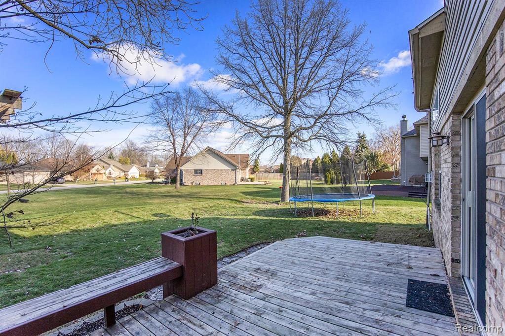 52644 CLEVELAND Street, New Baltimore, MI 48047 — Photo 24
