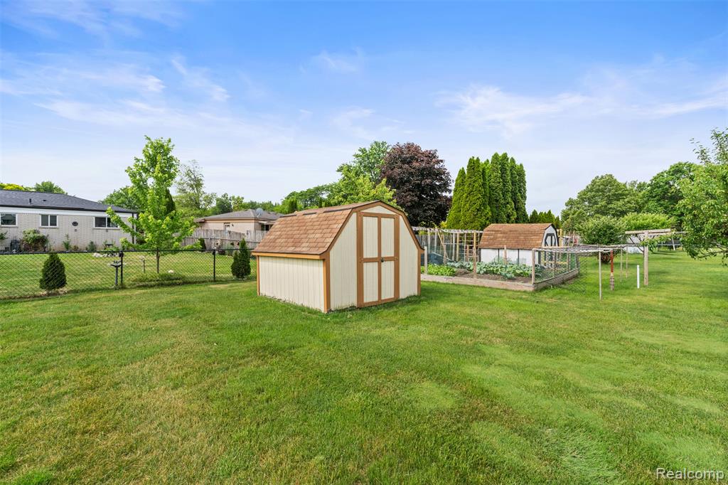 4210 Wingate Drive, Sterling Heights, MI 48310 — Photo 42