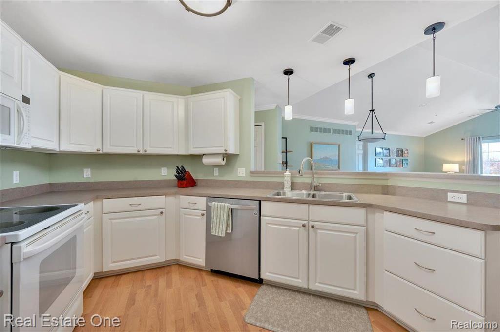 15201 ADRI Circle, Walled Lake, MI 48390 — Photo 8