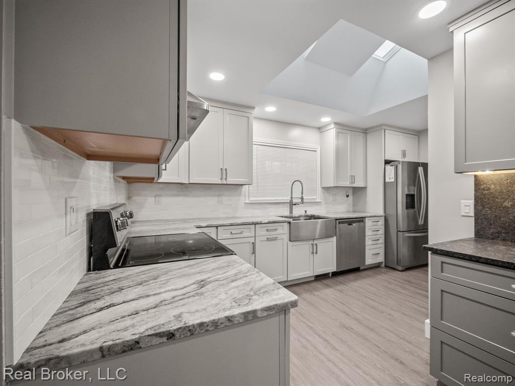 1909 Marie Circle, Bloomfield Hills, MI 48302 — Photo 7