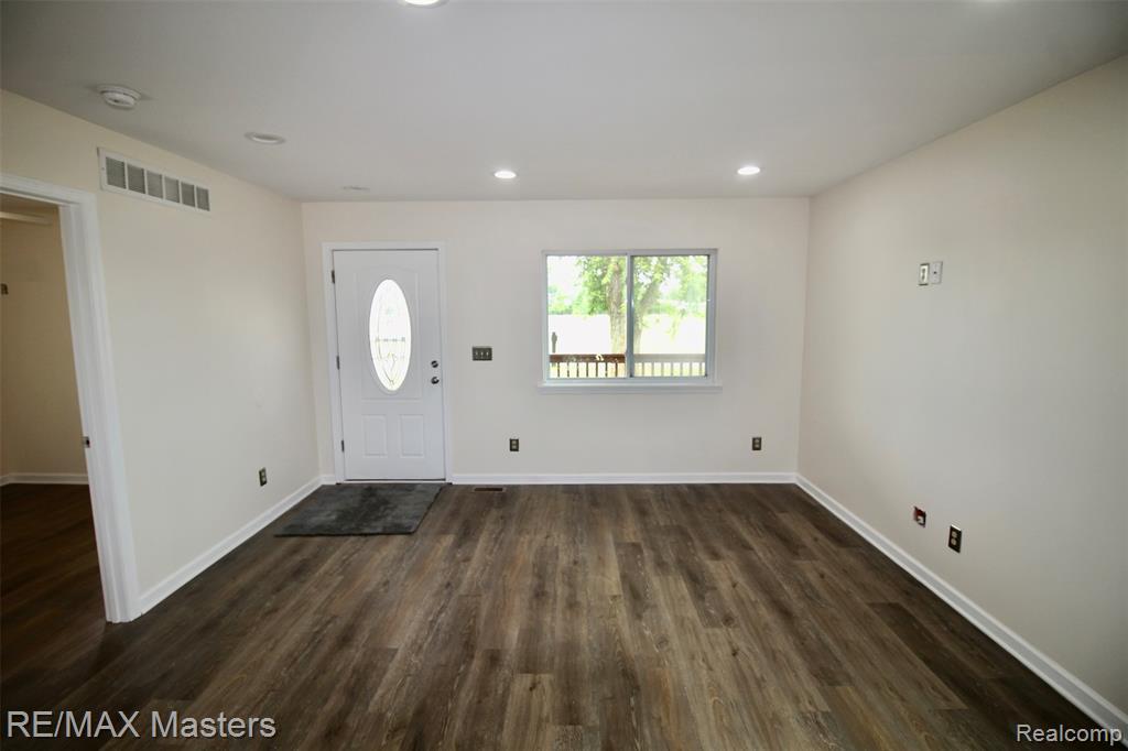 5053 Trombley Road, Newport, MI 48166 — Photo 7
