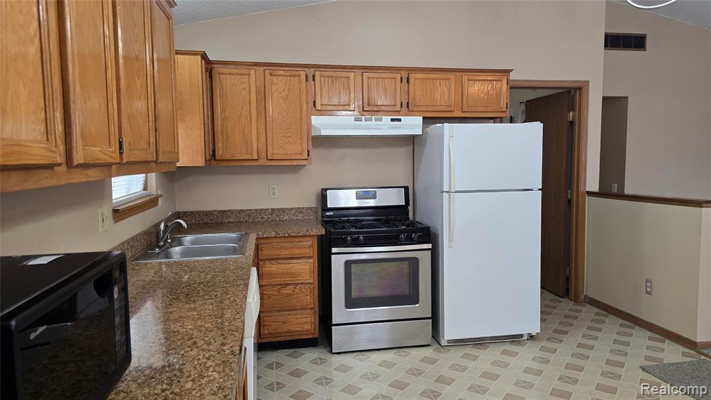 803 E Meyers Avenue, Hazel Park, MI 48030 — Photo 6