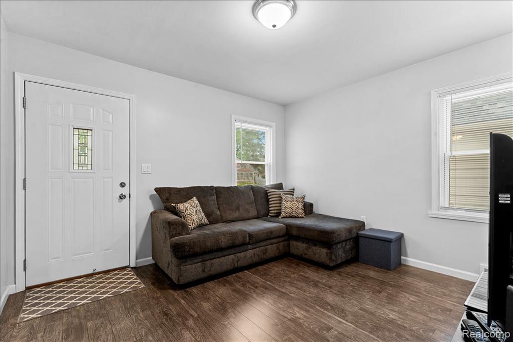 612 W Brockton Avenue, Madison Heights, MI 48071 — Photo 3
