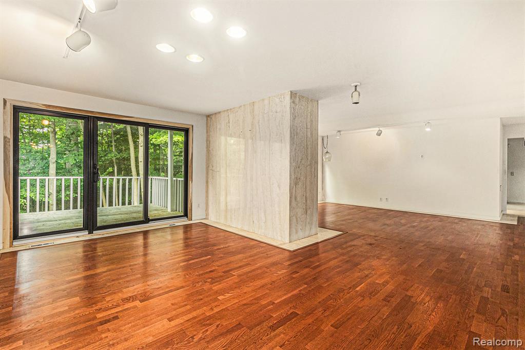 6964 Pebblecreek Woods Drive, West Bloomfield, MI — Photo 6