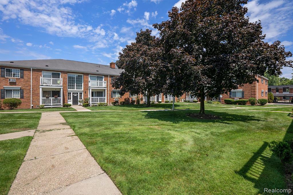 2440 PARMENTER Boulevard, 105, Royal Oak, MI 48073 — Photo 3