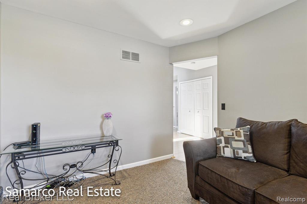 7998 RAYNA, Belleville, MI 48111 — Photo 33