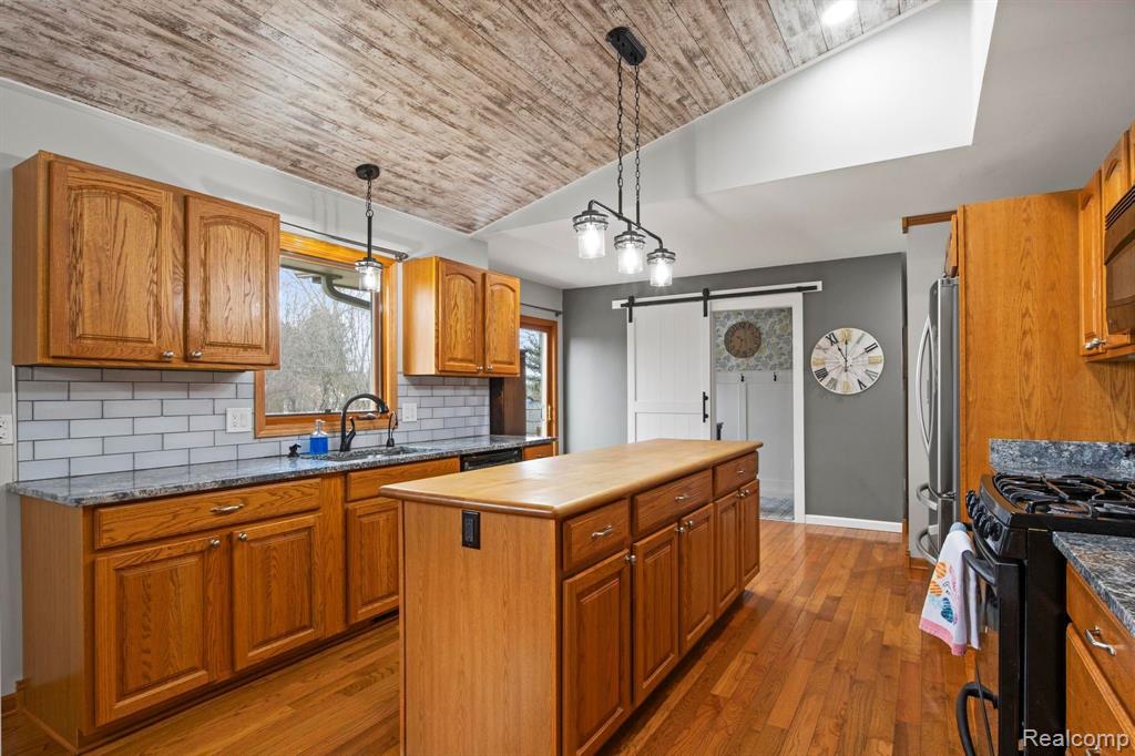 4025 PRESIDENTIAL Way, Highland, MI 48356 — Photo 53