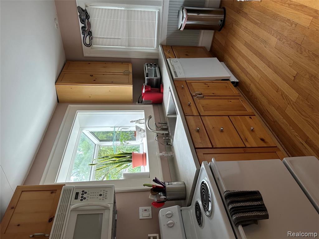 487 W Troy Street, Fenton, MI 48220 — Photo 7