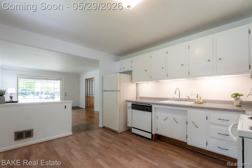 800 Parkview Drive, Plymouth, MI 48170 — Photo 15