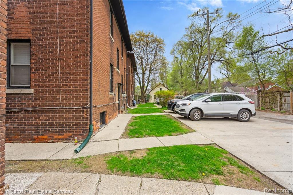 981 2N Beaconsfield Avenue, Grosse Pointe, MI 48230 — Photo 16