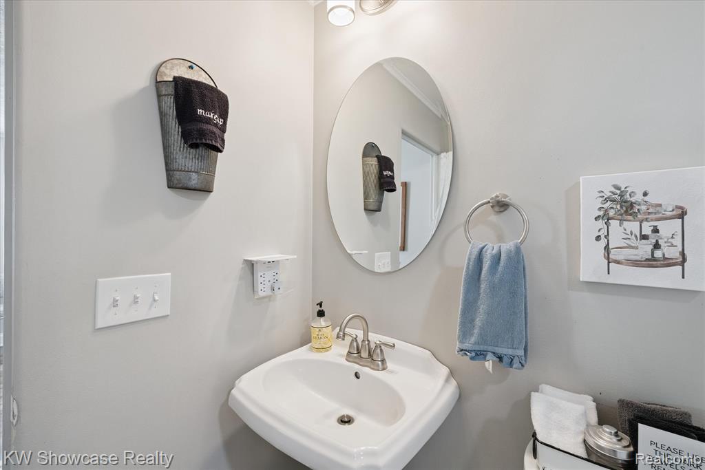 603 W Clinton Street, Howell, MI 48843 — Photo 17