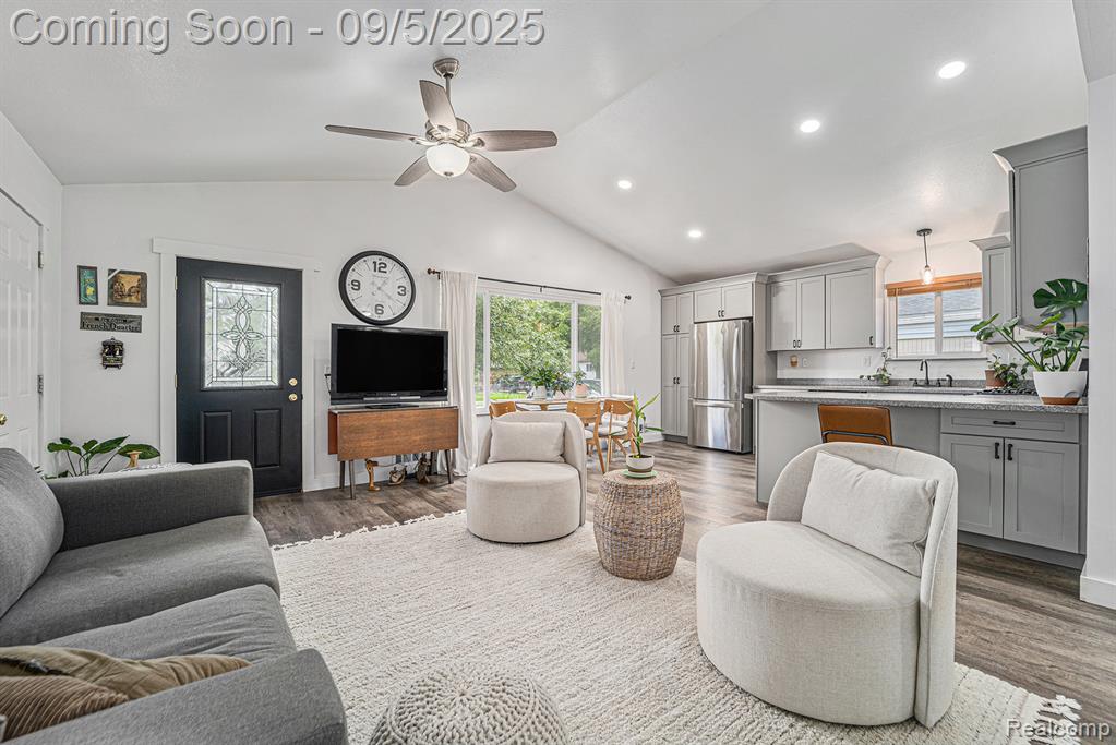 13465 Neely Street, Gibraltar, MI — Photo 4
