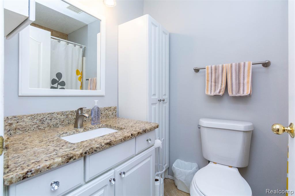 448 Ravencrest Lane, 50, Westland, MI — Photo 21