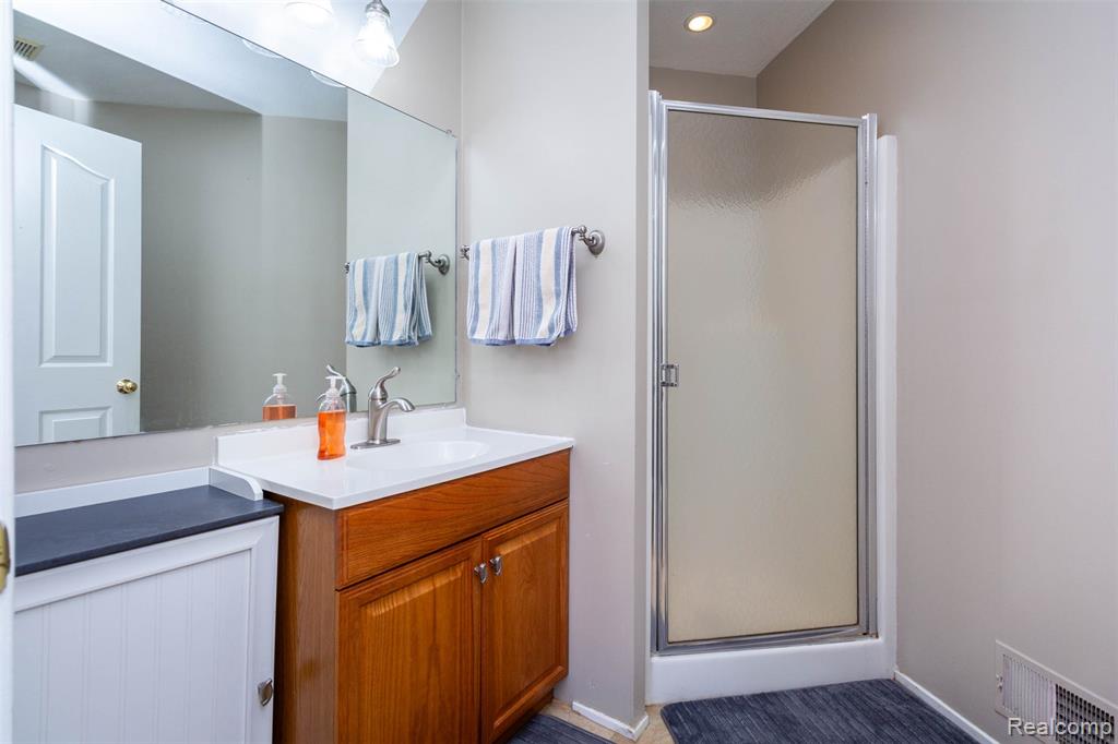 448 Ravencrest Lane, 50, Westland, MI — Photo 27