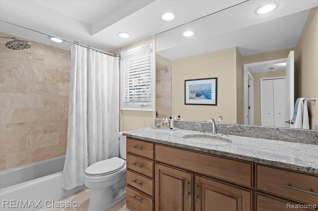 5067 Oakwood Court, Commerce Twp, MI 48382 — Photo 31