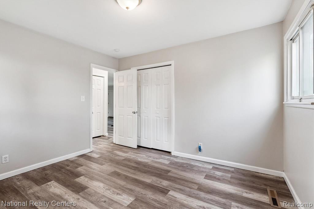 21901 Sloman Street, Oak Park, MI 48237 — Photo 18