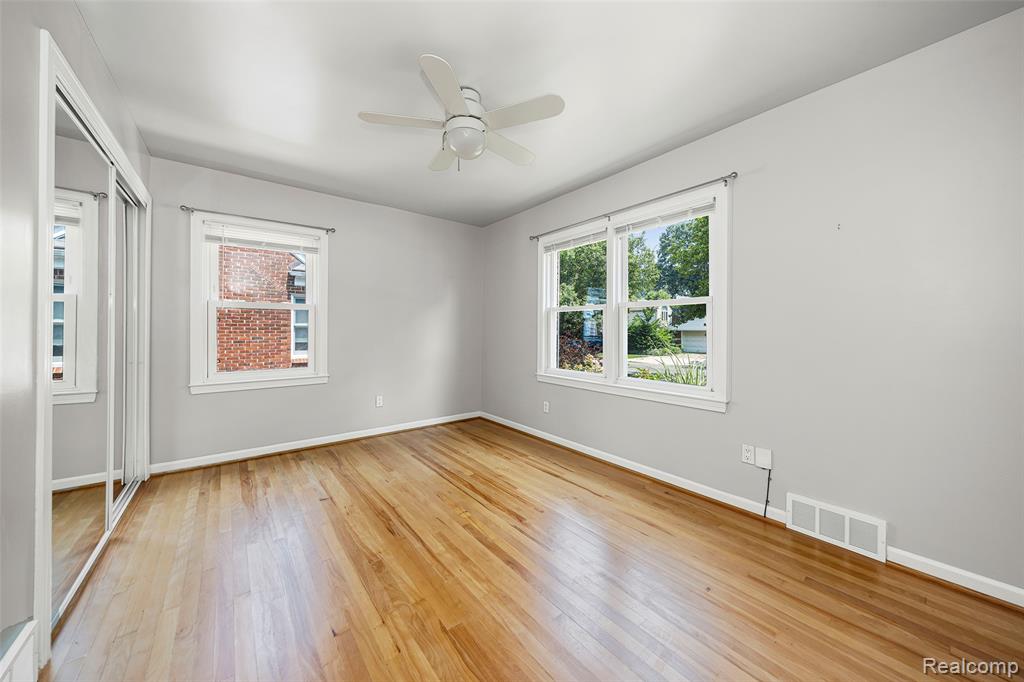 26021 Berkley Avenue, Huntington Woods, MI — Photo 17