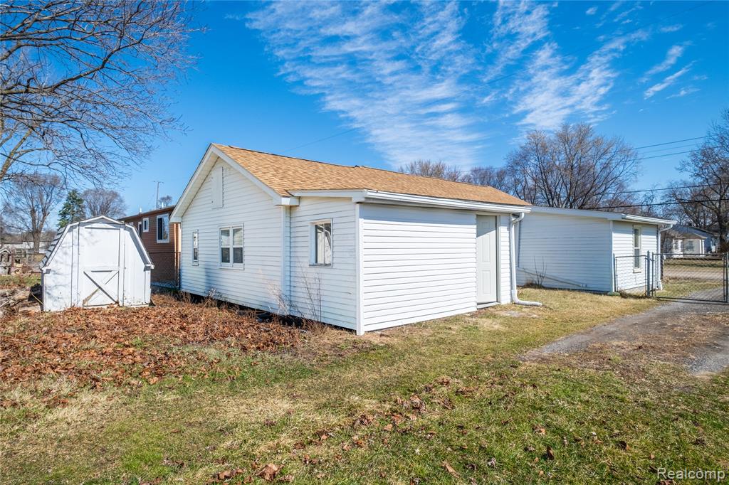 2176 Lauderdale Street, Flint, MI 48532 — Photo 3
