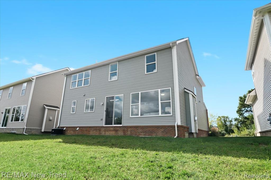 3010 E Theodore Street, Wixom, MI 48393 — Photo 35