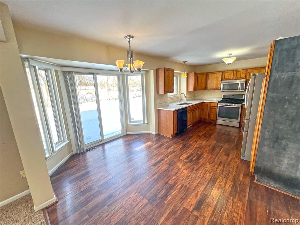 47546 Belmont Drive, Belleville, MI 48111 — Photo 16