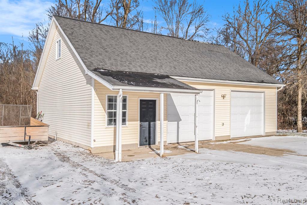 5375 OLEKSYN Road, Flint, MI 48504 — Photo 8
