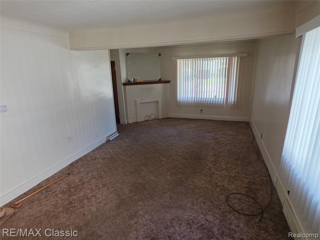 952 Lakeview Street, Waterford, MI 48328 — Photo 4