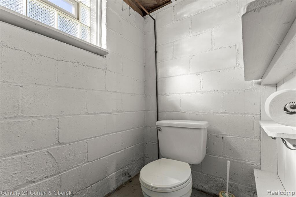 823 Saint John Street, Wyandotte, MI 48192 — Photo 15