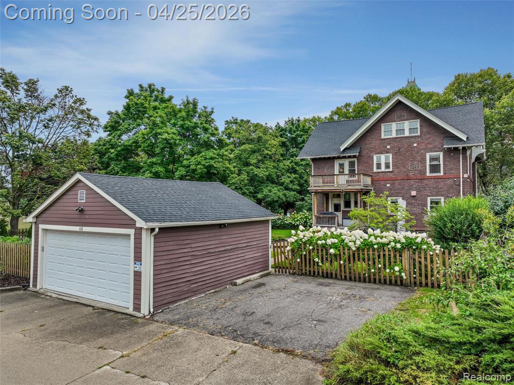 658 Pallister, Detroit, MI 48202 — Photo 60
