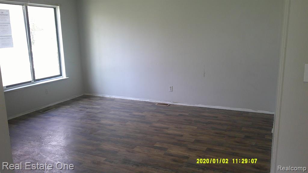 18949 Kenosha Street, Harper Woods, MI 48225 — Photo 8