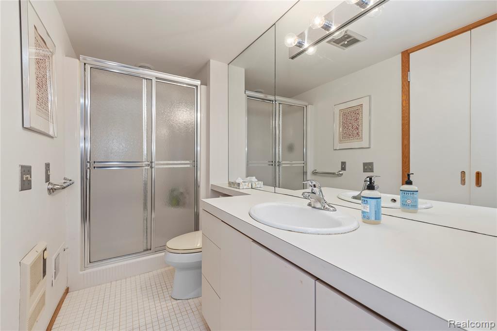 5035 Ponvalley Road, Bloomfield Hills, MI 48302 — Photo 45