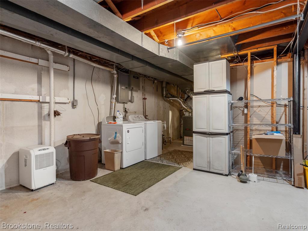 1652 S Hill Circle, Bloomfield Hills, MI 48304 — Photo 32