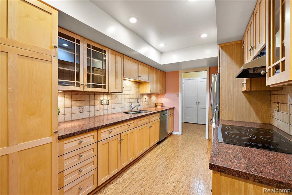 19710 W 13 Mile Road, 202, Beverly Hills, MI 48025 — Photo 10