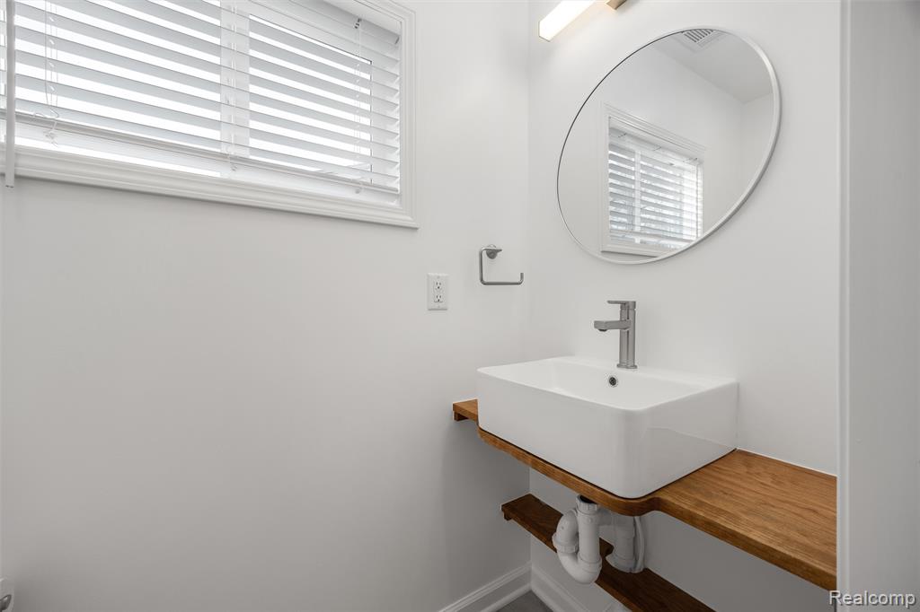 623 E Brockton Avenue, Madison Heights, MI 48071 — Photo 6