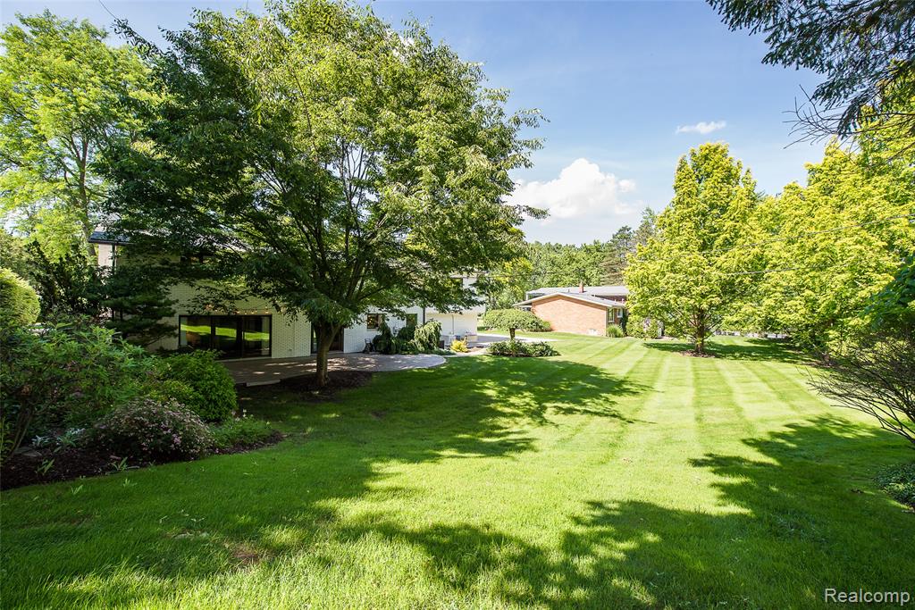 581 Woodway Court, Bloomfield Hills, MI 48302 — Photo 45