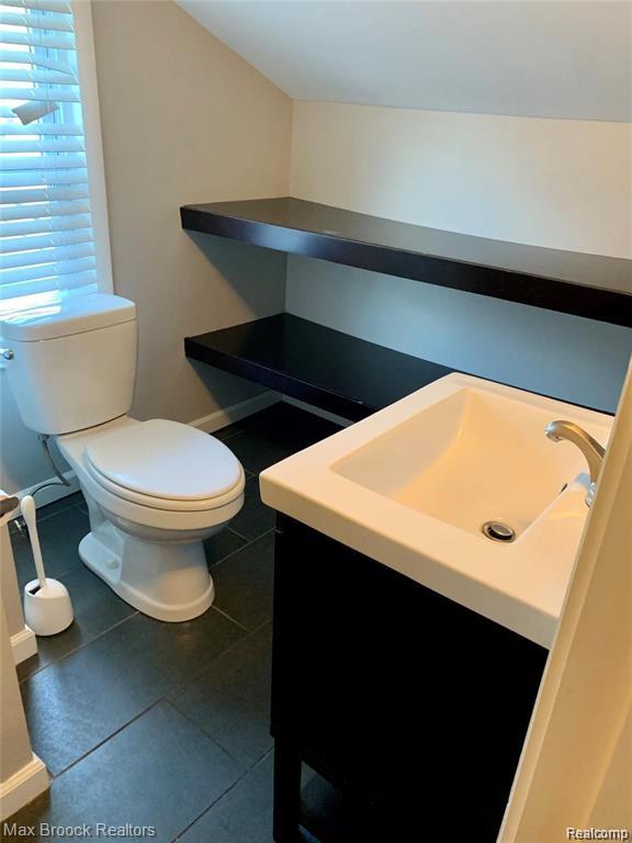 465 E OAKRIDGE Street, Ferndale, MI 48220 — Photo 9