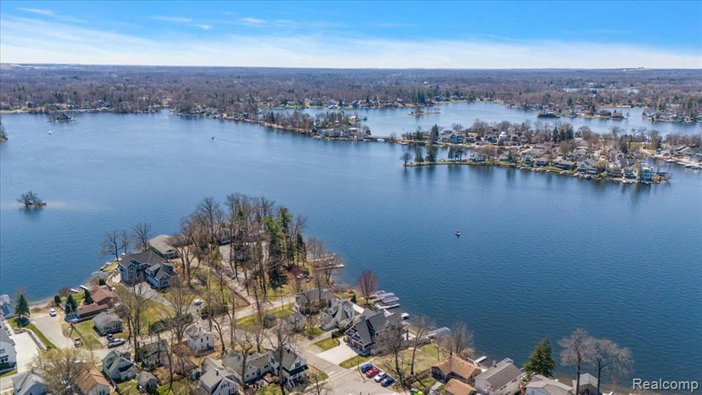 16 S NORTH SHORE Drive, Lake Orion, MI 48362 — Photo 92
