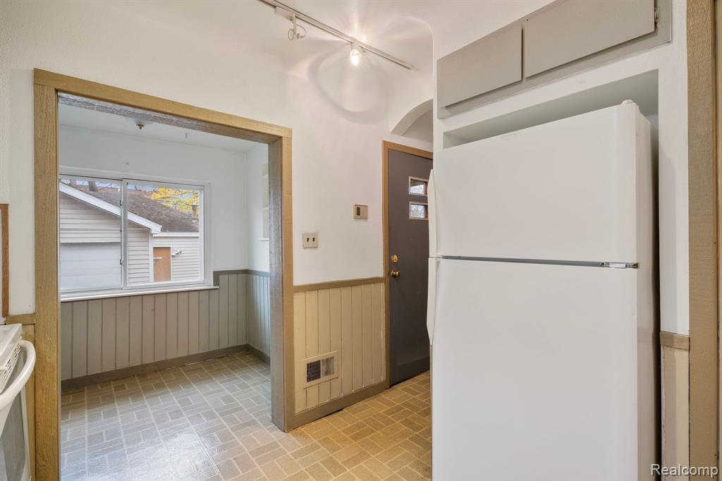 606 OAKLAND Avenue, Royal Oak, MI 48067 — Photo 34